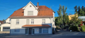 NGUYEN LE 3 Schlafzimmer, 7 Bette,Dusche, 2 WC , Küche ab 2 Übernachtungen